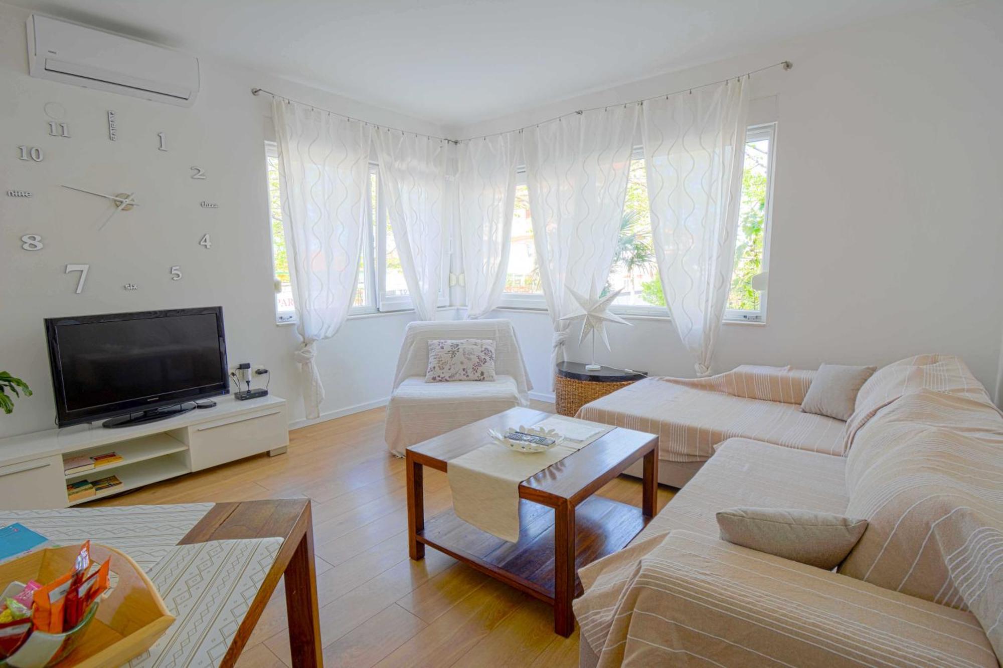 Deluxe Goya Apartment *